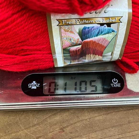 3 balls /packages Bernat Satin Yarn crimson red #04705 - Picture 16 of 16